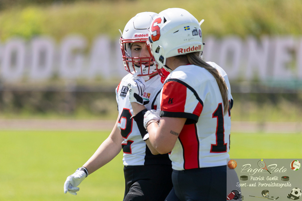 GFLW 1: German Football League Women 1: Rodgau Pioneers Ladies - Stuttgart Scorpions Sisters, 07.06.2026 | Lamis Nada Guerrouchi (Stuttgart Scorpions Sisters #2) &amp; Nova Miranda Annica Semler (Stuttgart Scorpions Sisters #13) im Gesräch, Rodgau Pioneers Ladies - Stuttgart Scorpions Sisters, Rodgau, Maingau-Energie-Stadion "Am Weichsee", 7.6.2026 - Realisiert mit Pictrs.com