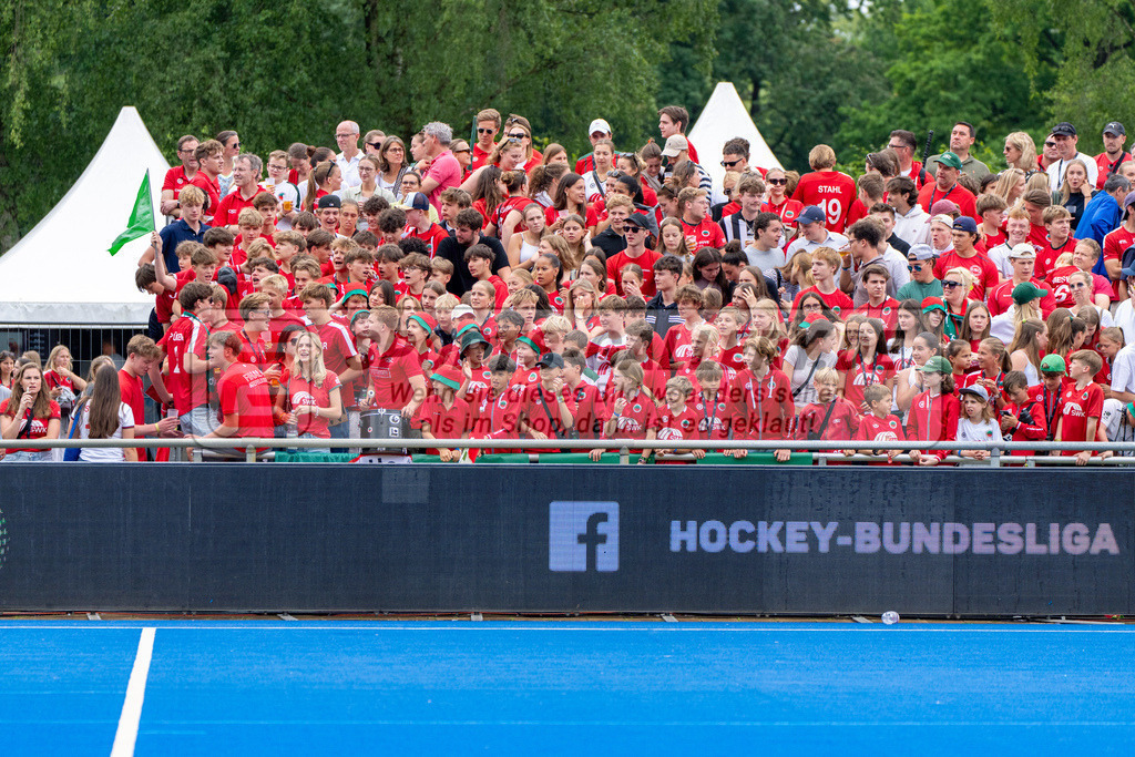 Final4_20250601-1300-HK108431 | Krefeld, Deutschland, 01.06.2025:  Feldhockey Final4 2025 – „Deutsche Feldhockey-Meisterschaften 2025“ Crefelder HTC - Rot-Weiss Köln (Finale Herren) im Gerd-Wellen-Hockeyanlage am 01.06.2025 in Krefeld, Deutschland. (Foto von Kramhöller/Fehrmann/Kaste)Krefeld, Germany, 01.06.2025: Feldhockey Final4 2025 – „Deutsche Feldhockey-Meisterschaften 2025“ Harvestehuder HTC - Düsseldorfer HC (Finale Damen) in Gerd-Wellen-Hockeyanlage at 01.06.2025 in Krefeld, Deutschland. (Foto from Kramhöller/Fehrmann/Kaste)