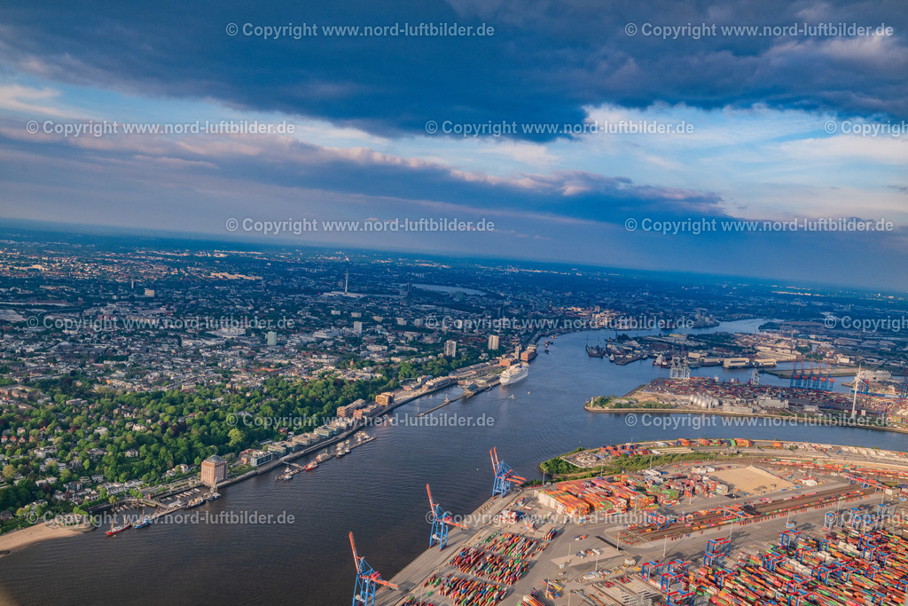 Hamburg_Neumühlen_Schlepperanleger_ELS_9683070524 | HAMBURG 06.05.2024 Hafenanlagen am Ufer des Fluß- Verlaufes der Elbe bei Neue Schlepperbrücke entlang der Neumühlen im Ortsteil Altonaer Fischmarkt in Hamburg, Deutschland. Weiterführende Informationen bei: Fairplay Schleppdampfschiffs-Reederei Richard Borchard GmbH. // Port facilities on the banks of the river course of the Elbe at Neue Schlepperbruecke along the Neumuehlen in the district Altonaer Fischmarkt in Hamburg, Germany. Further information at: Fairplay Schleppdampfschiffs-Reederei Richard Borchard GmbH. Foto: Martin Elsen
