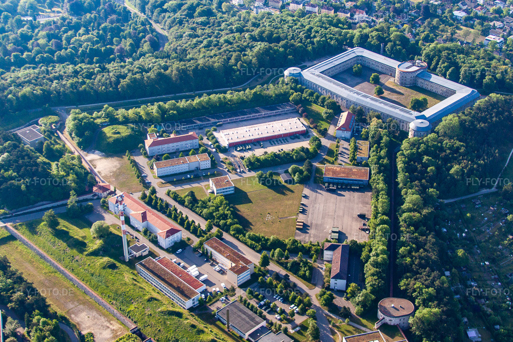 Luftbild: Burganlage der Veste Wilhelmsburg (Werk XII) im Ortsteil Mitte in Ulm im Bundesland Baden-Württemberg in Deutschland.Foto: IMG_67203.jpg vom 08.06.2014 durch Werner Riehm/FLY-FOTO.deAuflösung des Originals: 4041 x 2694 px
