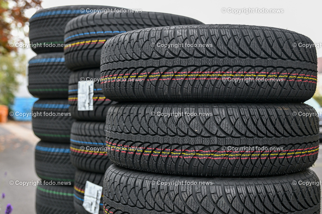 Reifen Wondraschek_ Linz_ 17.10.2023-23 | 17.10.2023, Linz, AUT,Reifen Wondraschek, im Bild Vorbestellte Reifen fuer den Verkauf