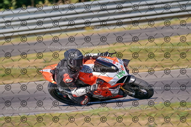 26bt05-0080 | markuskiefer.com - Realisiert mit Pictrs.com