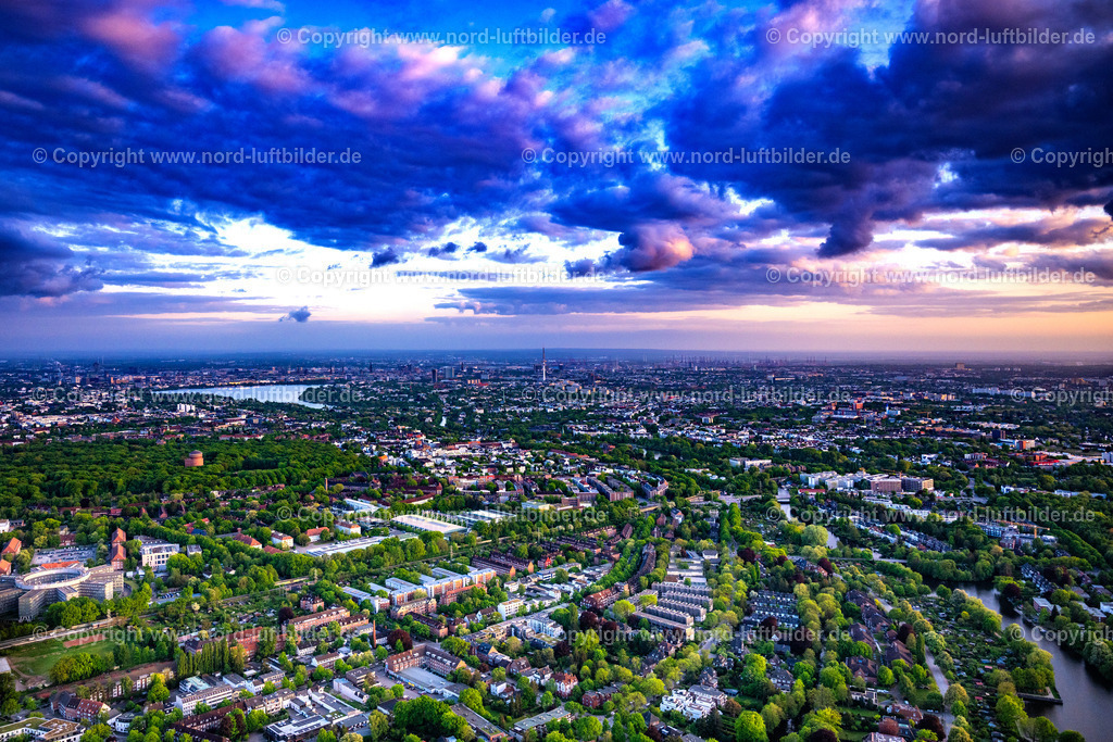 Hamburg_Eppendorf_bis_Hafen_Wolken_ELS_8886060525 | HAMBURG 06.05.2025 Wohngebiet - Mischbebauung der Mehr- und Einfamilienhaussiedlung " Eppendorf " in Hamburg, Deutschland. // Residential area - mixed development of a multi-family housing estate and single-family housing estate " Eppendorf " in Hamburg, Germany. Foto: Martin Elsen