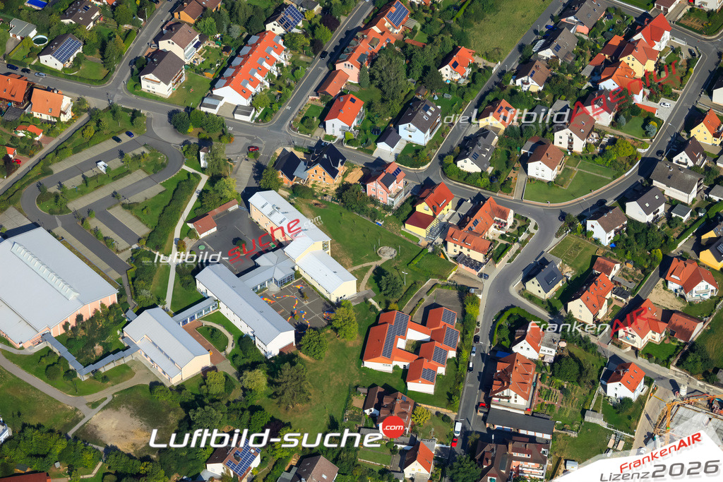 Die Luftaufnahme der Stadt Stegaurach wurde vom UL-Flugzeug heraus erstellt ( keine Drohne )- hohe Auflösung für beste Qualität