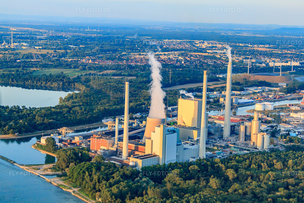 Luftbild: EnBW Energie Baden-Württemberg AG, Rheinhafen-Dampfkraftwerk Karlsruhe von der Pflaz aus gesehen im Ortsteil Daxlanden in Karlsruhe im Bundesland Baden-Württemberg in Deutschland. Foto: IMG_59135.jpg vom 04.08.2013 durch Werner Riehm/FLY-FOTO.deWWW.ENBW.COM