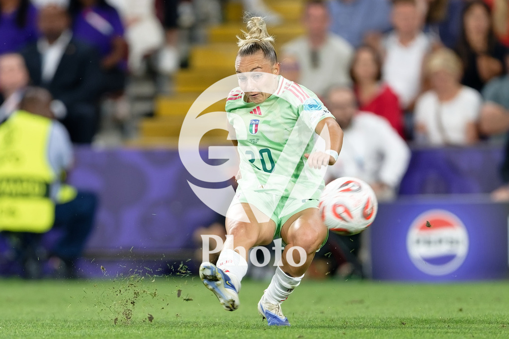 England v Italy - UEFA Women's EURO 2025 Semi-Final | GENEVA, SWITZERLAND - JULY 22:  Giada Greggi of Italy shoots  during the UEFA Women's EURO 2025 Semi-Final match between England and Italy at Stade de Geneve on July 22, 2025 in Geneva, Switzerland. (Photo by Giuseppe Velletri/Sports Press Photo/Getty Images) 