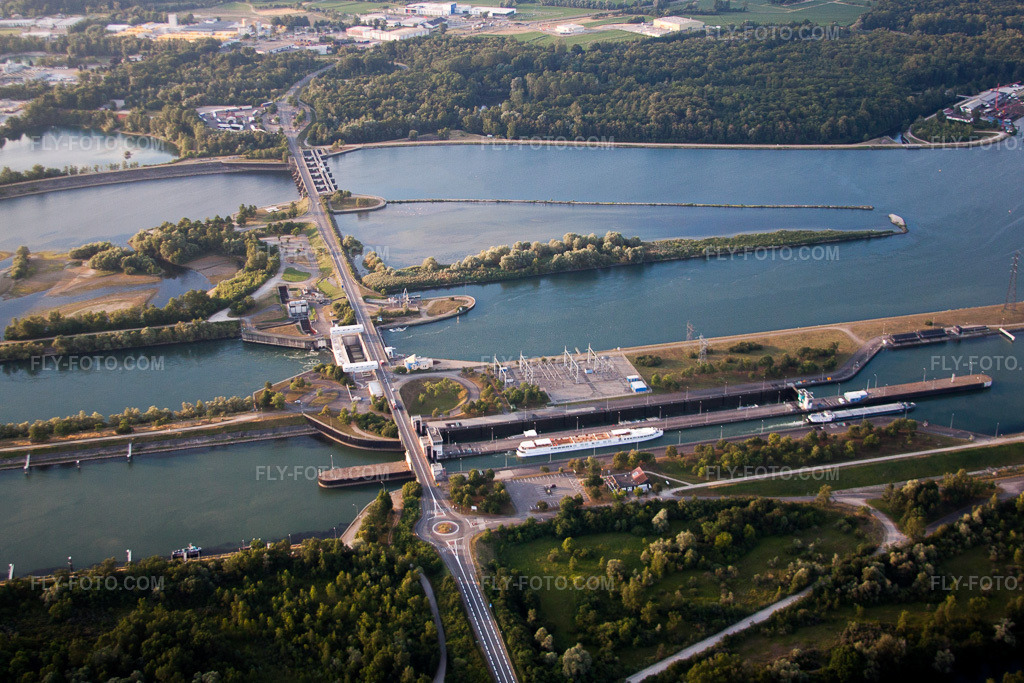 Aerial view: Lock facilities on the banks of the Rhine waterway near Gambsheim in Alsace, on the border between Germany and France in Gambsheim in the state Bas-Rhin, France.Photo: IMG_68042.jpg taken on 06/19/2014 by Werner Riehm/FLY-FOTO.comResolution of the original: 4621 x 3080 px