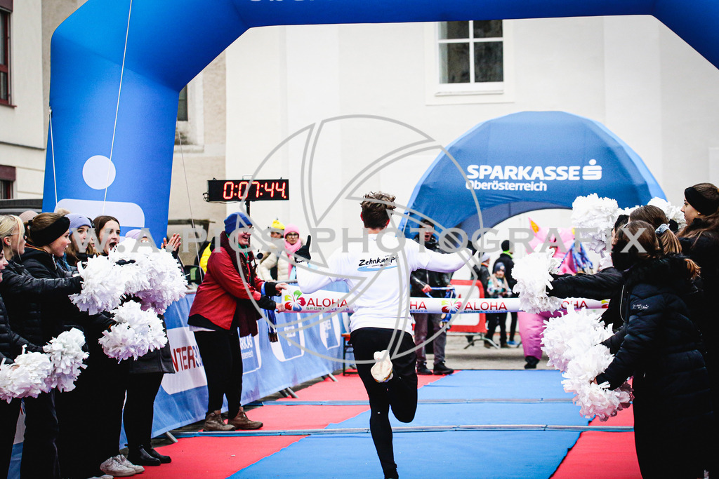..... | AUSTRIA, Wels, 31.12.24, SPARKASSE SILVESTERLAUF 2024, Image shows: Photo: Wapics / Andreas Willdoner