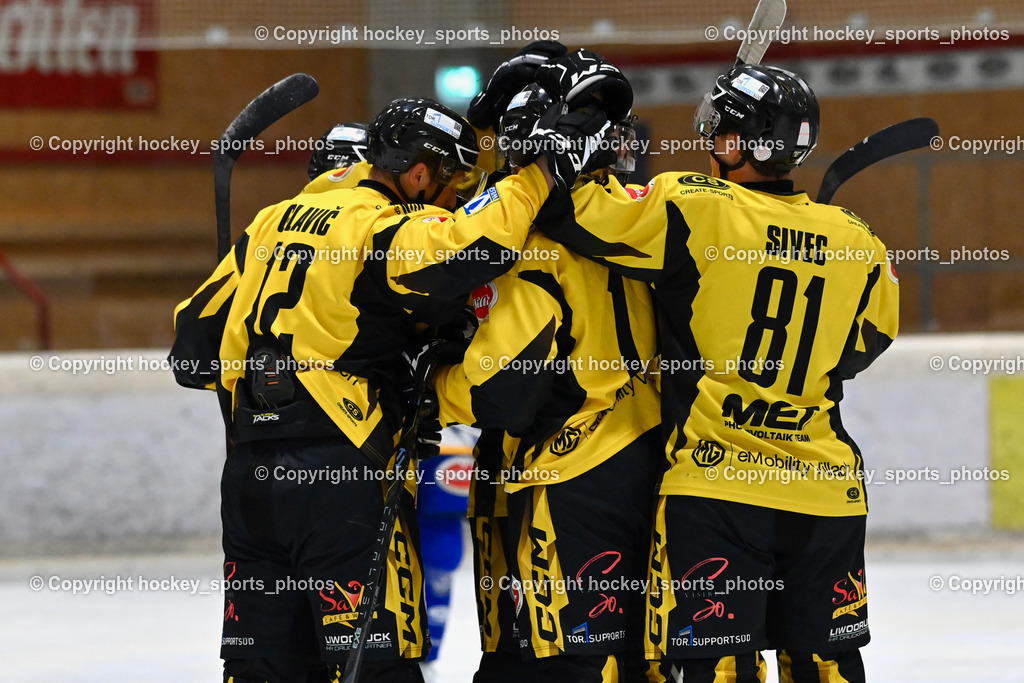 MET PHOTOVOLTAIK HORNETS SPITTAL vs. EC VSV juniors U20  | Jubel EC Spittal Hornets Mannschaft, #12 Glavic Gasper EC Hornets Spittal, #81#MET PHOTOVOLTAIK HORNETS SPITTAL vs. EC VSV juniors U20 , MET PHOTOVOLTAIK HORNETS SPITTAL vs. EC VSV juniors U20  am 05.11.2024 in Spittal an der Drau (Goldeck Stadion), Austria, (Photo by Bernd Stefan)