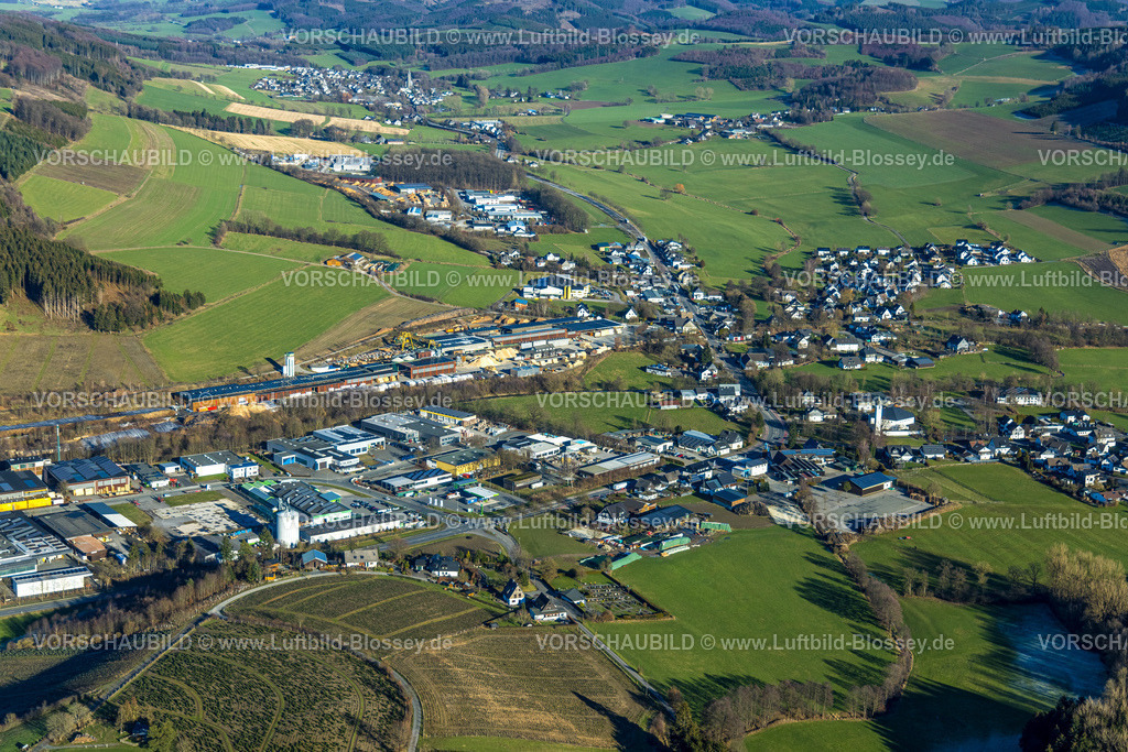 Eslohe230205185 | Luftbild, Ortsansicht Bremke, Holzwerke Ewald Beckmann, Hügellandschaft, Bremke, Eslohe, Sauerland, Nordrhein-Westfalen, Deutschland