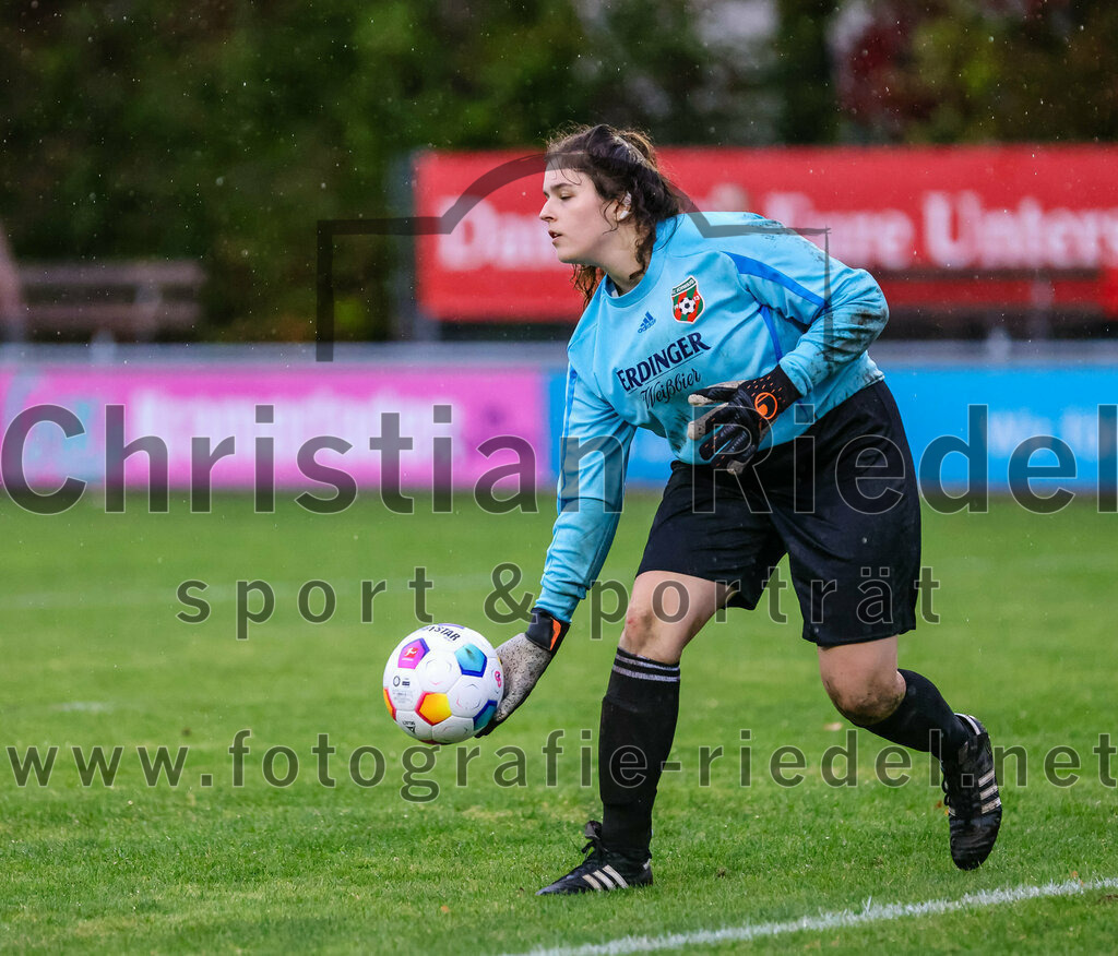 2023-10-14_050_FC_Schwaig_gegen_SV_Schechen | Oberding, Deutschland, 14.10.2023:
Fußball, Bezirksliga 2023 / 2024, 6. Spieltag, FC Schwaig gegen SV Schechen, Endergebnis: 4:3

Torfrau Sophie Zeilhofer (FC Schwaig, #1)

Foto: Christian Riedel / fotografie-riedel.net
