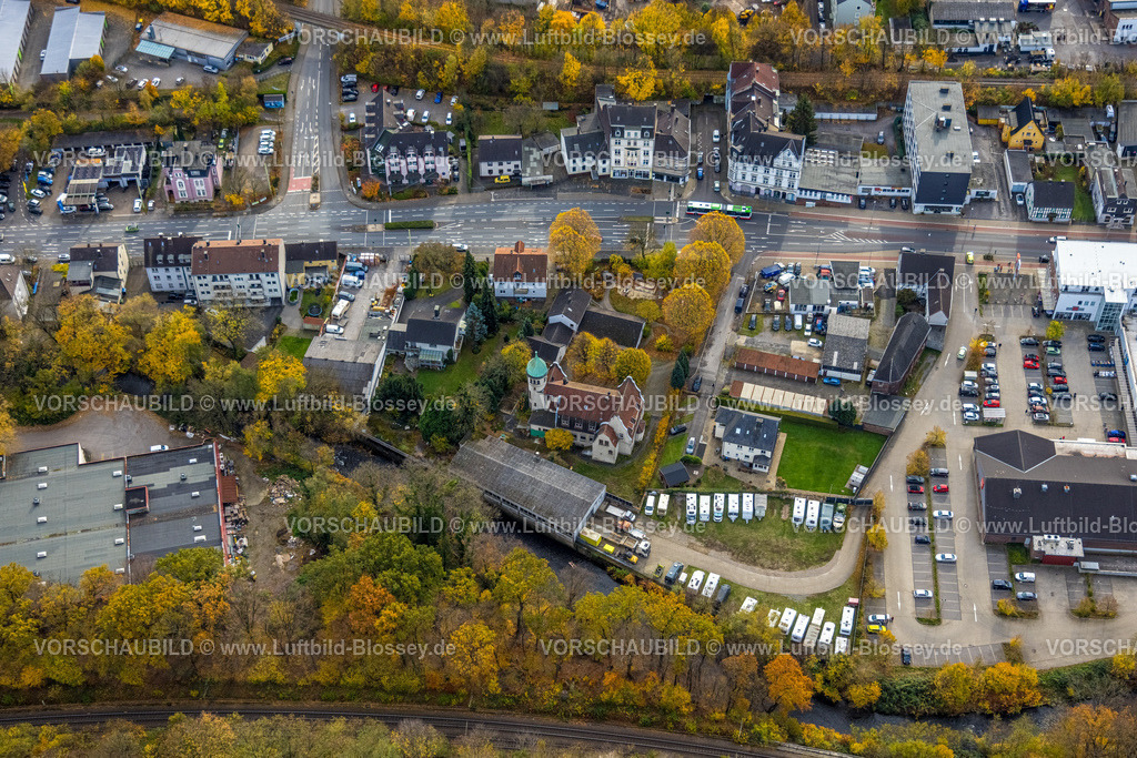 Hagen251101072 | Luftbild, KIrche und Gemeindezentrum, Kindergarten Baumhaus, herbstliche Bäume, Haspe-West, Hagen, Ruhrgebiet, Nordrhein-Westfalen, Deutschland