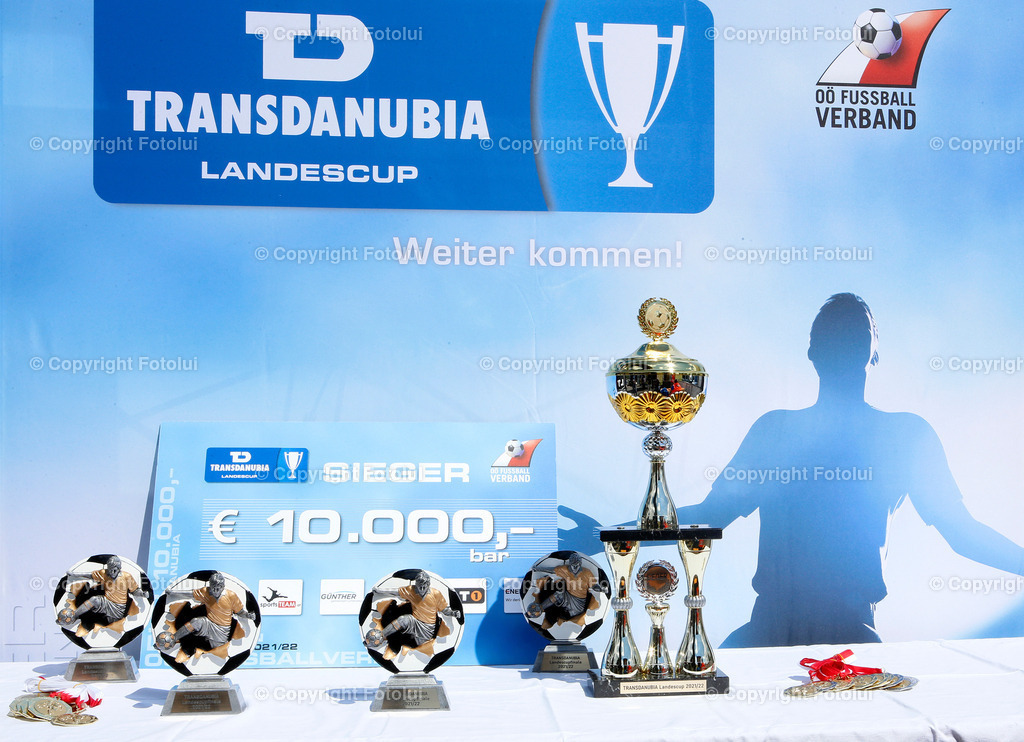 A_LUI-260522_09 | SPORT,FUSSBALL TRANSDANUBIA CUP FINALE 26.05.2022 ST.MARTIN/MK.-ASKOE OEDT IM BILD: POKALE UND MEDAILLEN  FOTO:FOTOLUI/OOEFV