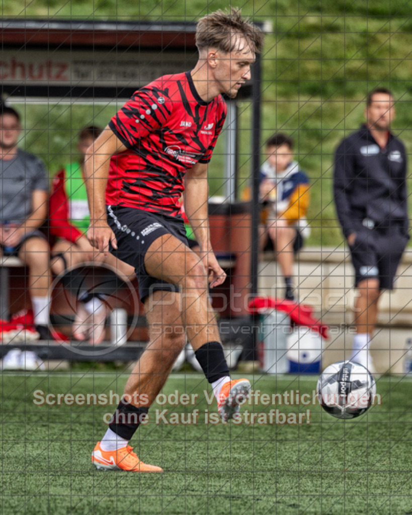 20250726_175412_0066-Bearbeitet-2 | #,TSV Bad Boll (rot/schwarz) vs. TSVGG Plattenhardt (blau/rot), Fussball, DB-Regio-WFW-Pokal - wfv, 1.Runde, Saison 2025/2026, Kunstrasenplatz, Erlengarten 37, 73087 Bad Boll, 26.07.2025 - 17:30 Uhr,Foto: PhotoPeet-Sportfotografie/Peter Harich