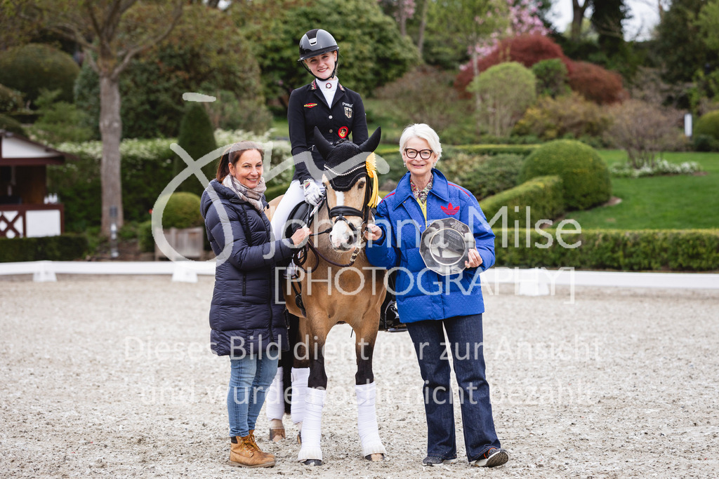 260412_Kronberg_L-Dressur_Pony-285 | Deine schönsten Turniermomente als professionelle Fotos! Entdecke hochwertige Pferdesport-Fotografie im Online-Shop. Jetzt Fotos finden & bestellen!