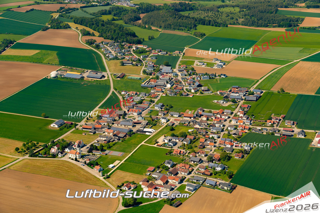 Das Luftbild zeigt : Hagenhill Altmannstein - Die Luftaufnahme wurde 2024 vom UL-Flugzeug aus erstellt ( keine Drohne ) - Hochauflösende Luftaufnahme - Für grossformatige Ausdrucke geeignet. Die Geschenkidee !Mit Lizenz und Bildrechte bestellbar