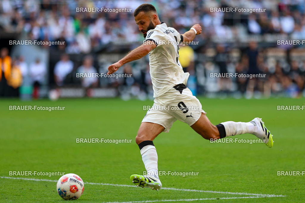 Borussia Mönchengladbach vs Hamburger SV - Bundesliga  | Mönchengladbach, Deutschland, 24.08.25:   Franck Honorat (Borussia Mönchengladbach) in Aktion am Ball, Einzelaktion waehrend des Spiels der Bundesliga zwischen Borussia Mönchengladbach vs Hamburger SV im Stadion im Borussia Park(Foto von Brauer-Fotoagentur / Adrian Schlueter)