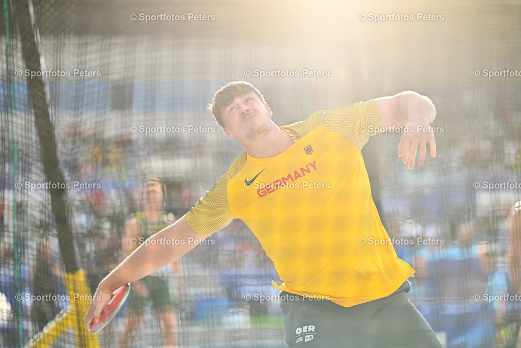KP1_7792_1 | 21.07.2025, xkaix, Leichtathletik, FISU World University Games 2025 v.l. Steven Richter (Deutschland) in der Qualifikation beim Diskuswurf - Realisiert mit Pictrs.com