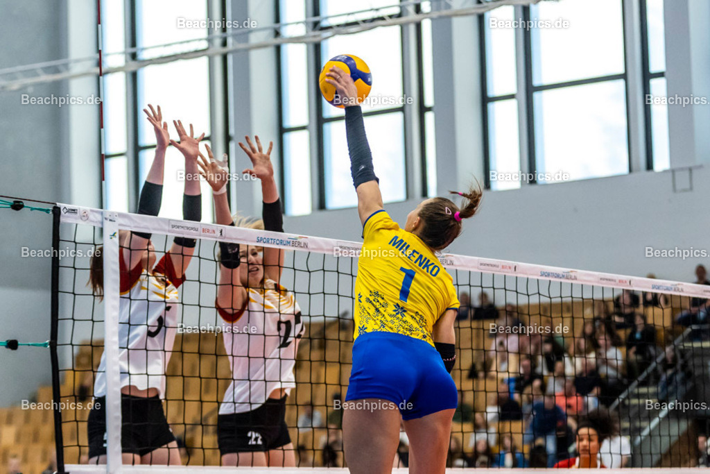 2023-00071003-Freundschaftsspiel-Deutschland-Ukraine | Angriff Oleksandra MILENKO UKR 20.05.2023; Berlin Foto: Gerold Rebsch - www.beachpics.de
