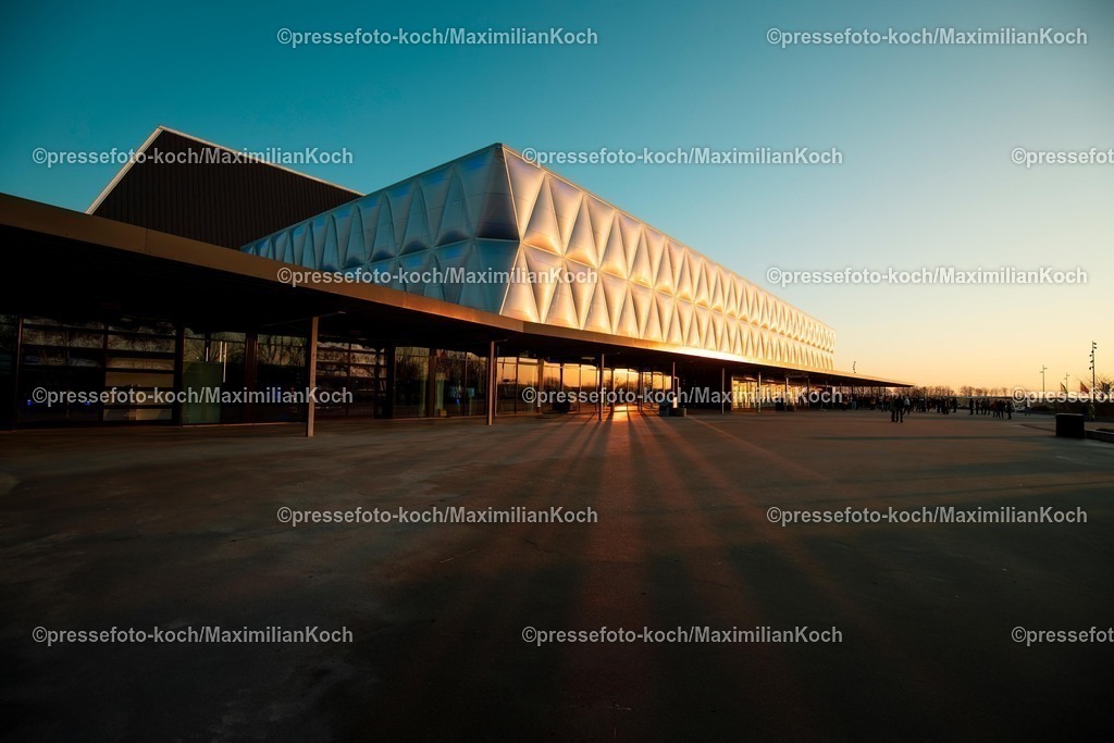 EHF19012603006 | 19.01.2026, Handball, Men's EHF EURO 2026, Deutschland - Spanien, Jyske Bank Boxen in Herning, Dänemark, Preliminary Round: Aussenansicht der Jyske Bank Boxen im Sonnenuntergang Abendlicht Abends Abendstimmung zur Blauen Stunde 