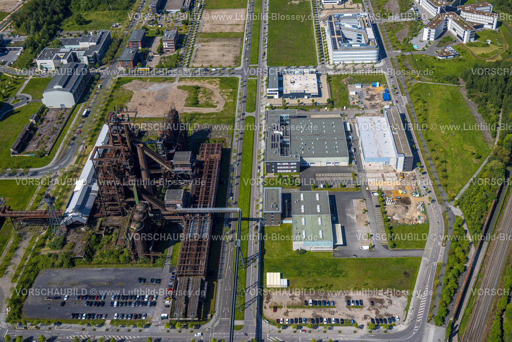 Dortmund230504262 | Luftbild, Technologiepark Gewerbegebiet Phoenix West, Zentrum für Produktionstechnologie (ZfP), Albonair GmbH, bitop AG Pharma, Hochofen Stahlwerk Ruine, Baustelle, Hörde, Dortmund, Ruhrgebiet, Nordrhein-Westfalen, Deutschland
