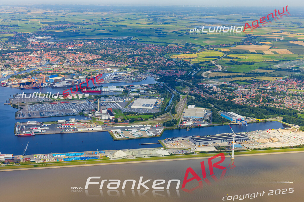Luftaufnahme der Stadt Emden - Die Luftaufnahme wurde 2025 vom UL-Flugzeug heraus erstellt ( keine Drohne ) - Hochauflösende Luftaufnahme - für professionelle Ausdrucke geeignet. Die Geschenkidee !Hier alle&nbsp;Infos zur Lizenzierung der LuftaufnahmeWir fliegen auch dieses Jahr wieder in Ihre Region um Luftbilder zu erstellen.- Luftbild anfragen