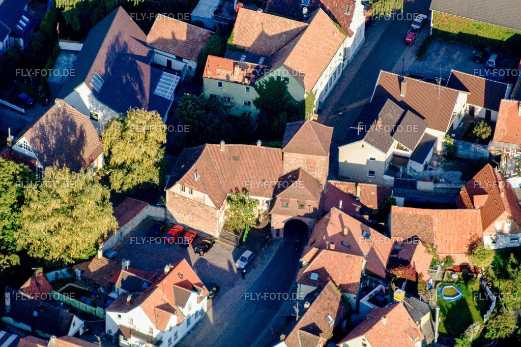 Turmstube im Oberen Tor | Luftbild: Turmstube im Oberen Tor im Ortsteil Billigheim in Billigheim-Ingenheim im Bundesland Rheinland-Pfalz in Deutschland. Foto: IMG_13735.jpg vom 28.09.2008 durch Werner Riehm/FLY-FOTO.de - Realisiert mit Pictrs.com