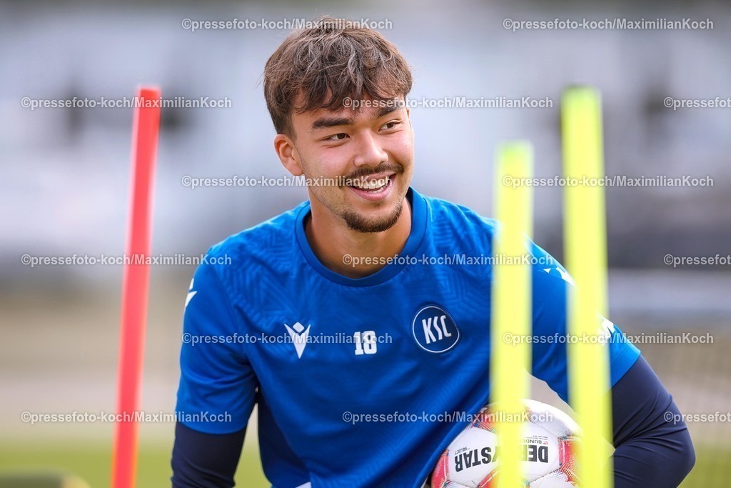 KSC02092501002 | 02.09.2025, Fußball, Training Karlsruher SC, 2. Fußball Bundesliga, Trainingsplatz am BBBank Wildpark Stadion Karlsruhe, Saison 2025 2026: Torwart Aki Koch (KSC #18) 
