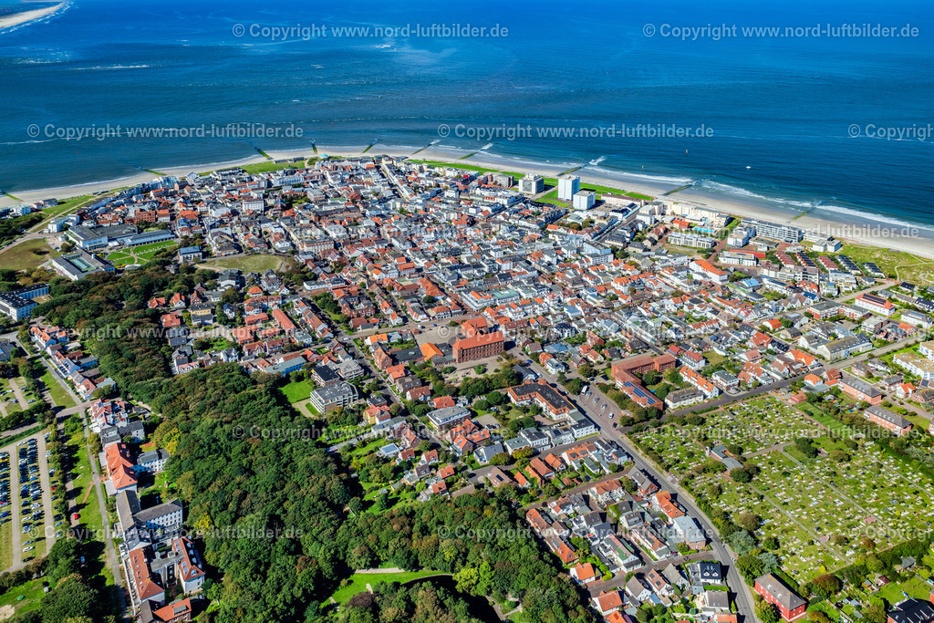 Norderney_Ortsansicht_ELS_7058050923 | NORDERNEY 05.09.2023 Stadtzentrum im Innenstadtbereich in Norderney im Bundesland Niedersachsen, Deutschland. // The city center in the downtown area in Norderney in the state Lower Saxony, Germany. Foto: Martin Elsen