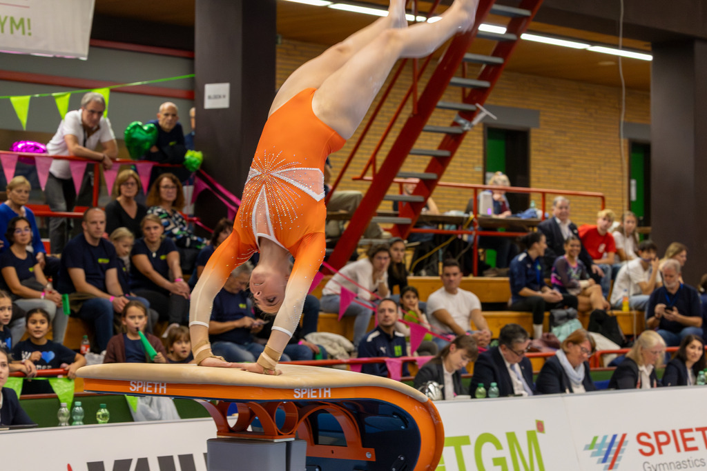 Deutsche Turnliga DTL (Bundesliga) der Frauen, 3. Wettkampftag 2025 in Ketsch***Mara Dietz (TG Karlsruhe-Söllingen) am Sprung | Deutsche Turnliga DTL (Bundesliga) der Frauen, 3. Wettkampftag 2025 in Ketsch***Mara Dietz (TG Karlsruhe-Söllingen) am Sprung - Realisiert mit Pictrs.com