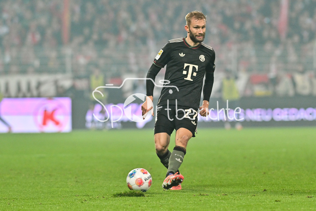 1. FC Union Berlin - FC Bayern München | Berlin, DEUTSCHLAND - 8. NOVEMBER: am Ball Konrad LAIMER (FC Bayern Munich 27) Einzelfoto / Freisteller während dem Bundesligamatch zwischen dem 1. FC Union Berlin und dem FC Bayern München am 10. Spieltag im Stadion an der alten Försterei am 8. November 2025 in Berlin, Germany / DFL REGULATIONS PROHIBIT ANY USE OF PHOTOGRAPHS AS IMAGE SEQUENCES AND/OR QUASI-VIDEO