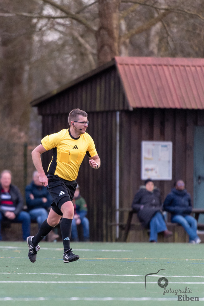 GVO Oldenburg-VFL Germania Leer | Herren Bezirks-Testspiel; GVO Oldenburg (rot)-VFL Germania Leer (blau) am 02.03.2025 in Oldenburger (Sportpark Osternburg); Photo: Philip Eiben 2025 - Realisiert mit Pictrs.com