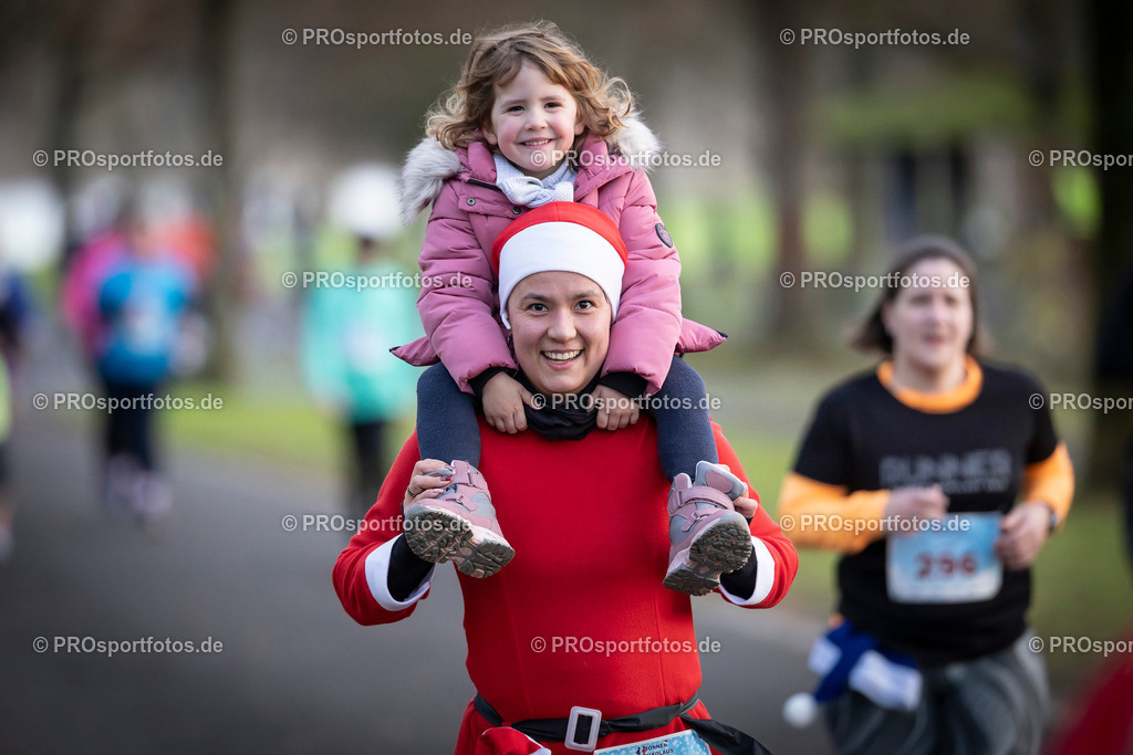 Bonner Nikolauslauf in Bonn, 08.12.2024 | Impressionen vom Bonner Nikolauslauf am 08.12.2024 in Bonn (Freizeitpark Rheinaue). Foto: BEAUTIFUL SPORTS/Axel Kohring
