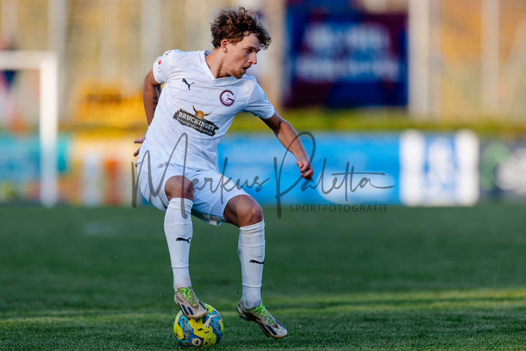 Oberliga Westfalen, Saison 2025/26, 13. Spieltag: 1. FC Gievenbeck - Türkspor Dortmund 2000 | Münster, 02.11.2025: Oberliga Westfalen, 13. Spieltag, 1. FC Gievenbeck empfängt Türkspor Dortmund 2000 im Sportpark Gievenbeck in Münster. Foto: sportfotografie.ms | Markus Paletta - Realisiert mit Pictrs.com