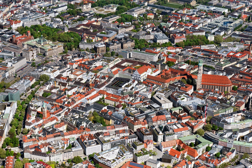 dr__0063166.jpg | MüNCHEN 29.04.2025 Stadtzentrum im Innenstadtbereich im Ortsteil Altstadt in München im Bundesland Bayern, Deutschland. // The city center in the downtown area in the district Altstadt in Munich in the state Bavaria, Germany. Foto: Daniel Reiter