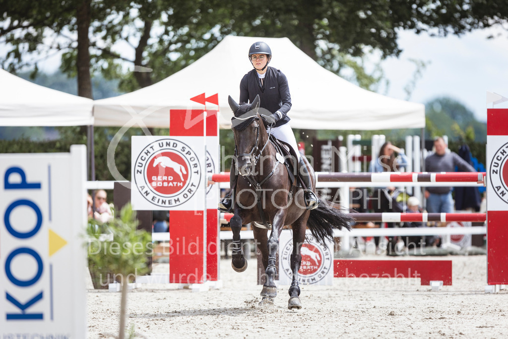 240616_Lemwerder_M2-Springen-521 | Deine schönsten Turniermomente als professionelle Fotos! Entdecke hochwertige Pferdesport-Fotografie im Online-Shop. Jetzt Fotos finden & bestellen!