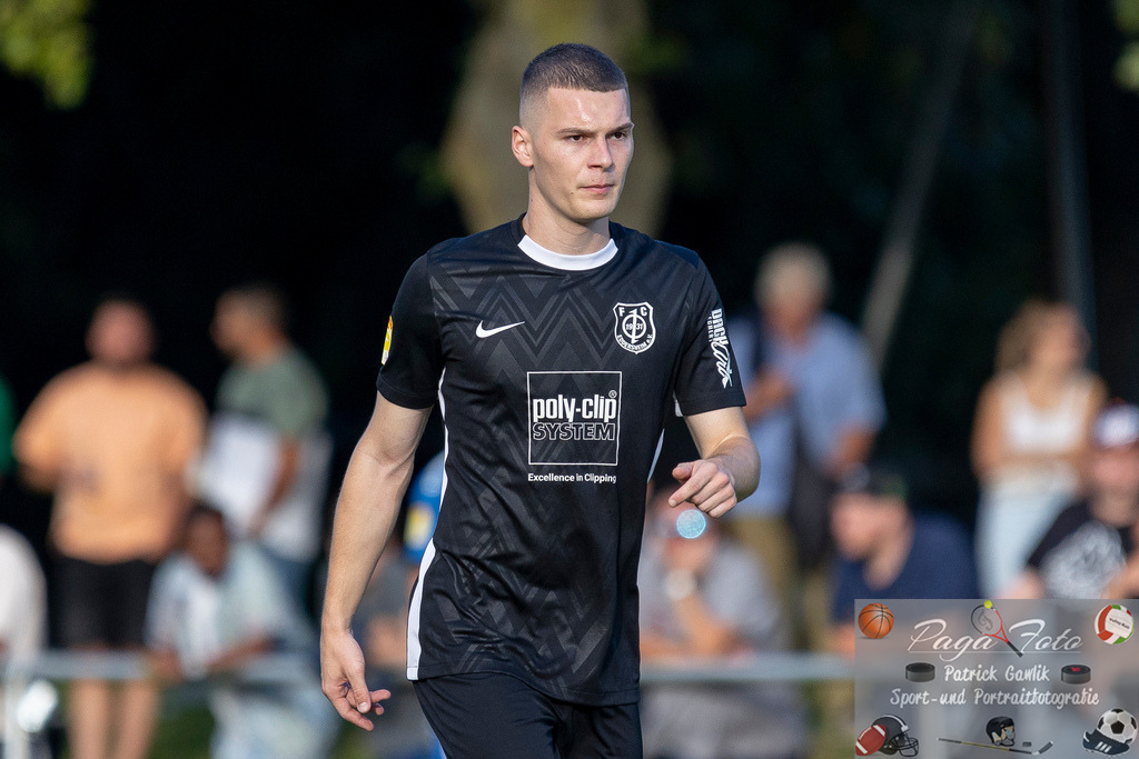 Hessenliga: Türk Gücü Friedberg - FC Eddersheim, 09.08.2024 | Simon Lüders (FC Eddersheim #22), Freisteller, Portrait / Porträt, Türk Gücü Friedberg - FC Eddersheim, Friedberg, Städtischer Sportplatz, 9.8.2024 - Realisiert mit Pictrs.com