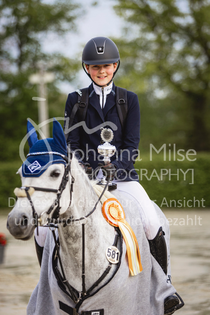 240426_Olfen-Vinnum_PonyTrophy-412 | Deine schönsten Turniermomente als professionelle Fotos! Entdecke hochwertige Pferdesport-Fotografie im Online-Shop. Jetzt Fotos finden & bestellen!