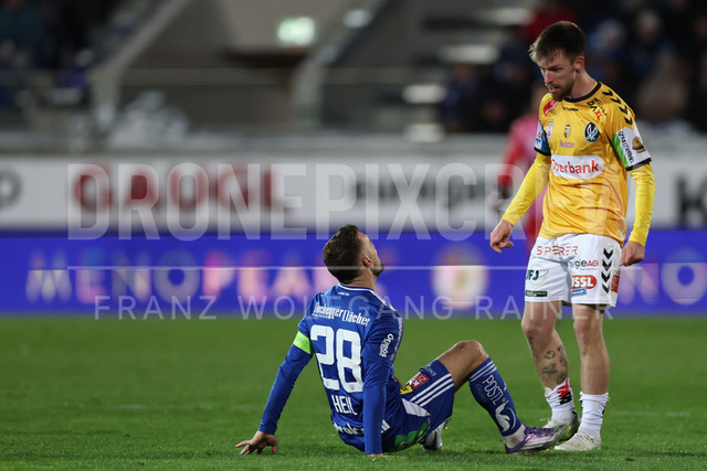 TSV Egger Glas Hartberg vs SV Oberbank Ried – Austrian Bundesliga Match | The image shows Juergen Heil (Hartberg) and Philipp Pomer (Ried) after the foul from Pomer, at the Bundesliga match TSV Hartberg vs SV Ried at Profertil Arena Hartberg. 22.11.2025