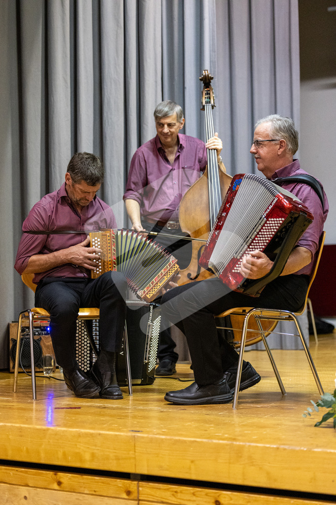 SKE100J_4998 | Die Schwinger des Schwyzer Kantonalen Schwingerverbandes: Fotos, die Dynamik und Leidenschaft festhalten, sowie emotionale Momente aus dem traditionellen Schwingsport zeigen. - Realisiert mit Pictrs.com
