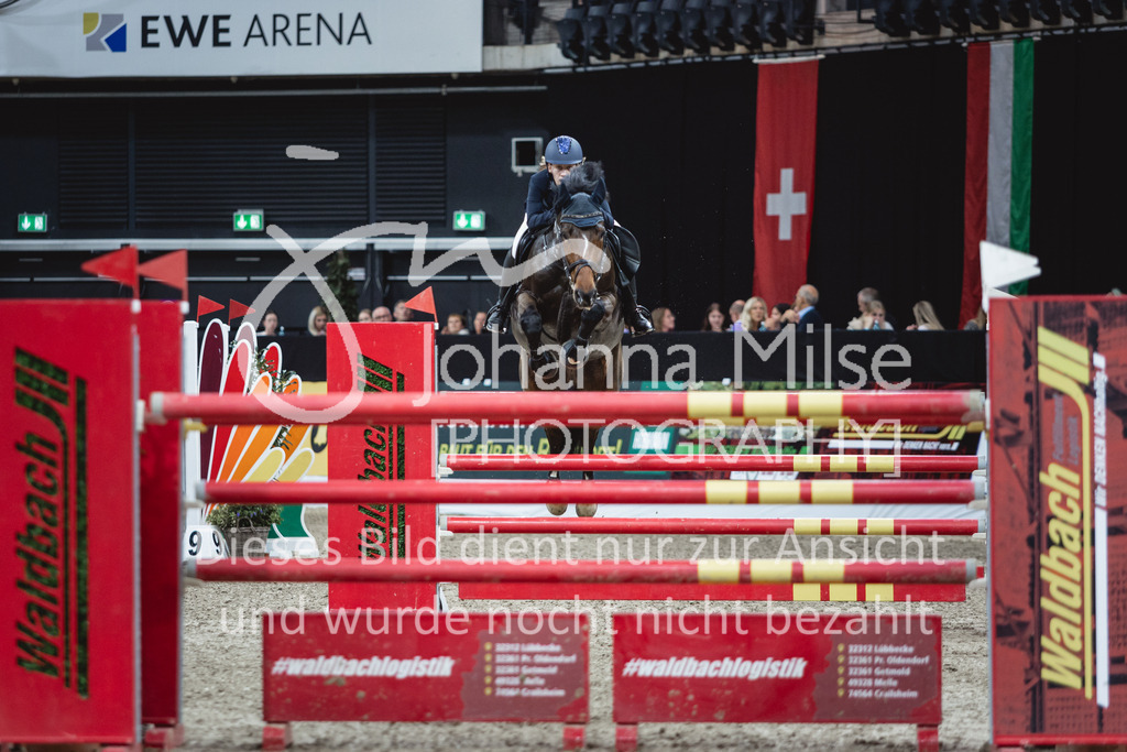 231028_Oldenburg_S1-Spr_Amateure-196 | Deine schönsten Turniermomente als professionelle Fotos! Entdecke hochwertige Pferdesport-Fotografie im Online-Shop. Jetzt Fotos finden & bestellen!