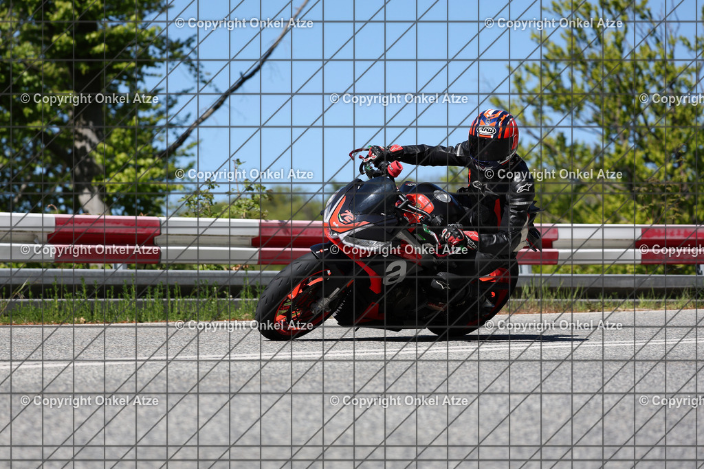 IMG_9825 | Fotograf am Kyffhäuser. Onkel Atze. Kyffhäuser Rennstrecke. Café36. Motorsportfotografie. - Realisiert mit Pictrs.com