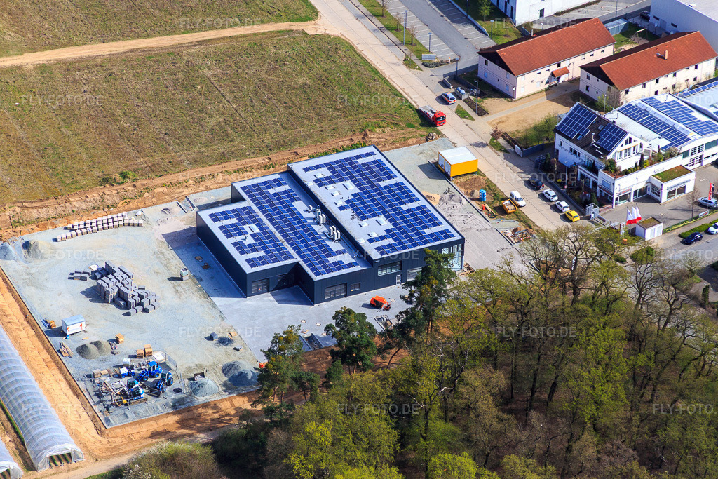 Luftbild: Autohaus Alsbach Bayram GmbH - Alsbach-Hähnlein im Ortsteil Sandwiese in Alsbach-Hähnlein im Bundesland Hessen in Deutschland. – Foto: IMG_077147.jpg vom 12.04.2015 durch Werner Riehm/FLY-FOTO.de – Auflösung des Originals: 5472 x 3648 px – Neuwagen Autohaus Alsbach Bayram GmbH