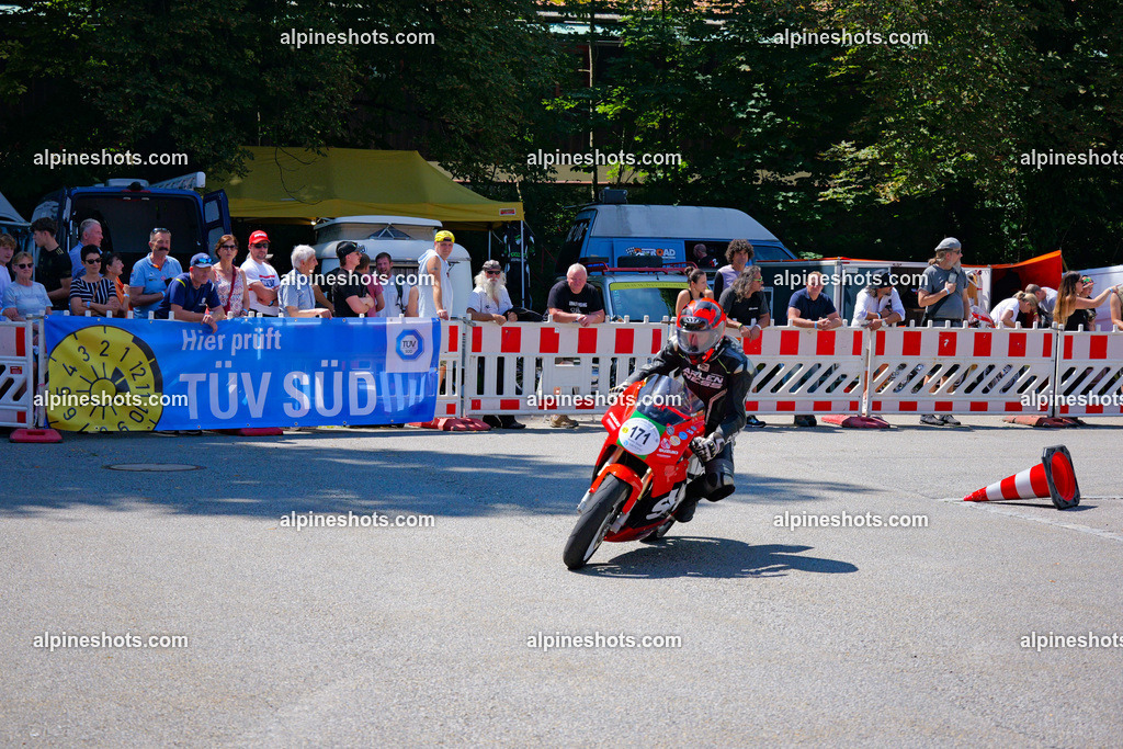 P1036875-2 | Erleben Sie atemberaubende, hochqualitative Fotos Ihrer Fahrt entlang der malerischen Alpenstraßen. Besuchen Sie alpineshots.com, um professionelle Aufnahmen Ihrer unvergesslichen Reise zu finden und zu kaufen - Realisiert mit Pictrs.com