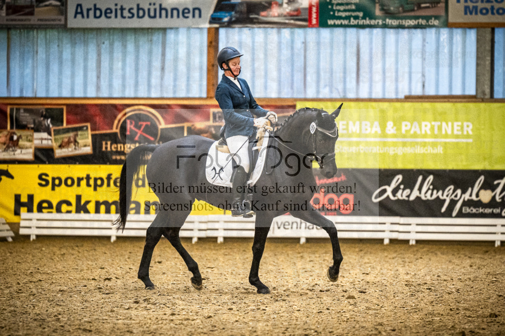 DOS_0026 | Entdecke hochwertige Reitturnierfotos von Foto Oger. Professionell, emotional und authentisch – jetzt Lieblingsmomente im Shop bestellen.Deutschlandweite Turnierfotografie. - Realisiert mit Pictrs.com