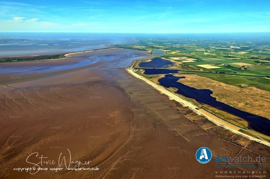 Nordfriesland Hafen Schluettsiel | Hafen Schlüttsiel: Ein nach dem gleichnamigen Siel benannter Hafenort im Kreis Nordfriesland, der zur Gemeinde Ockholm gehört. Er liegt am Abschlussdeich des Hauke-Haien-Koogs etwa 2,5 Kilometer östlich der Hallig Oland.