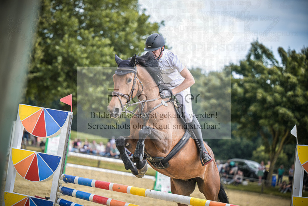 DOS_0786 | Entdecke hochwertige Reitturnierfotos von Foto Oger. Professionell, emotional und authentisch – jetzt Lieblingsmomente im Shop bestellen.Deutschlandweite Turnierfotografie. - Realisiert mit Pictrs.com