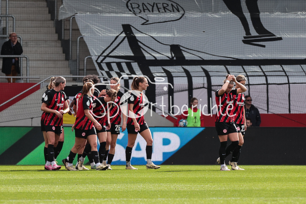 FC Bayern München Damen - Eintracht Frankfurt Damen | Jubel nach dem 1-1 durch Geraldine REUTELER (SGE #14) / Freude / Happy / Tor / Treffer