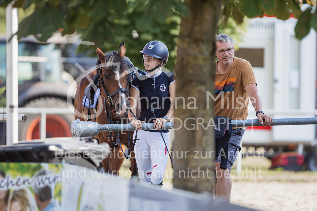 220825_Delbrueck_PonyTrophy-105 | Deine schönsten Turniermomente als professionelle Fotos! Entdecke hochwertige Pferdesport-Fotografie im Online-Shop. Jetzt Fotos finden & bestellen!