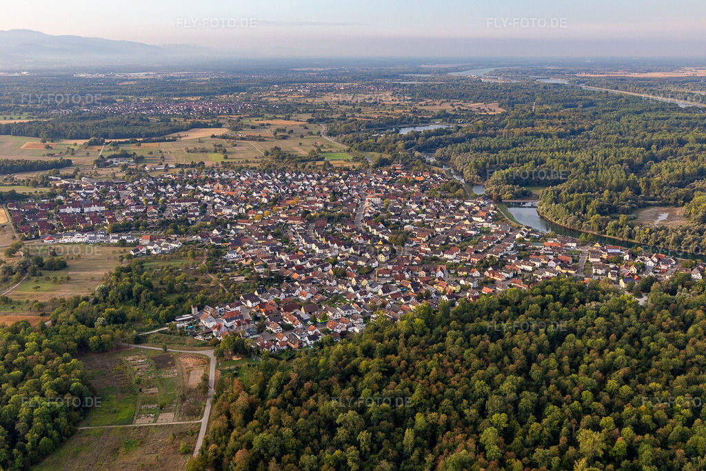 Luftbild: Ortsansicht von Norden im Ortsteil Plittersdorf in Rastatt im Bundesland Baden-Württemberg in Deutschland. Foto: IMG_008749.jpg vom 20.09.2020 durch Werner Riehm/FLY-FOTO.de